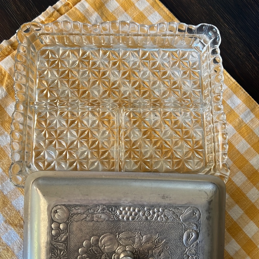 Beautiful Vintage Everlast aluminum set. So pretty to display in your kitchen.🍋 - Picture 7 of 12